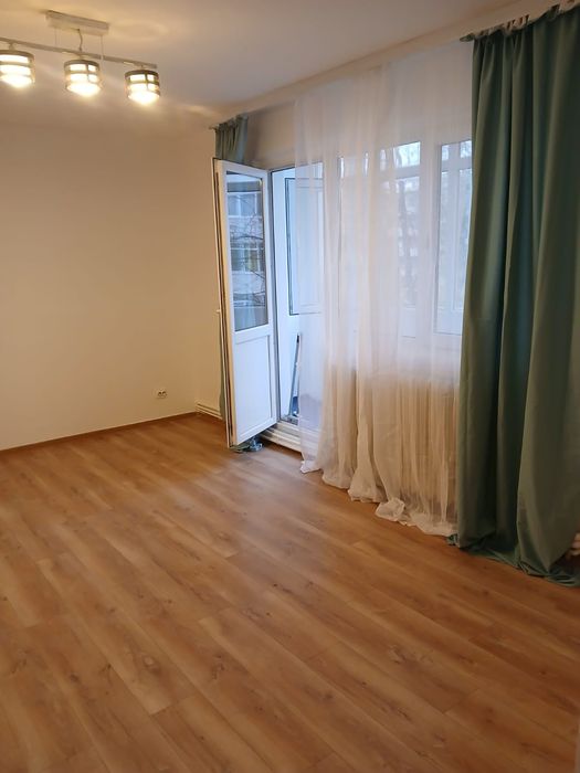 Proprietar vând apartament 3 camere SD Tătărași bloc fără risc et 2