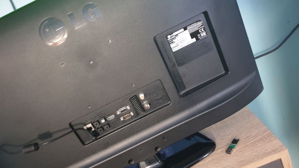 LG 28 инча телевизор 2014г.