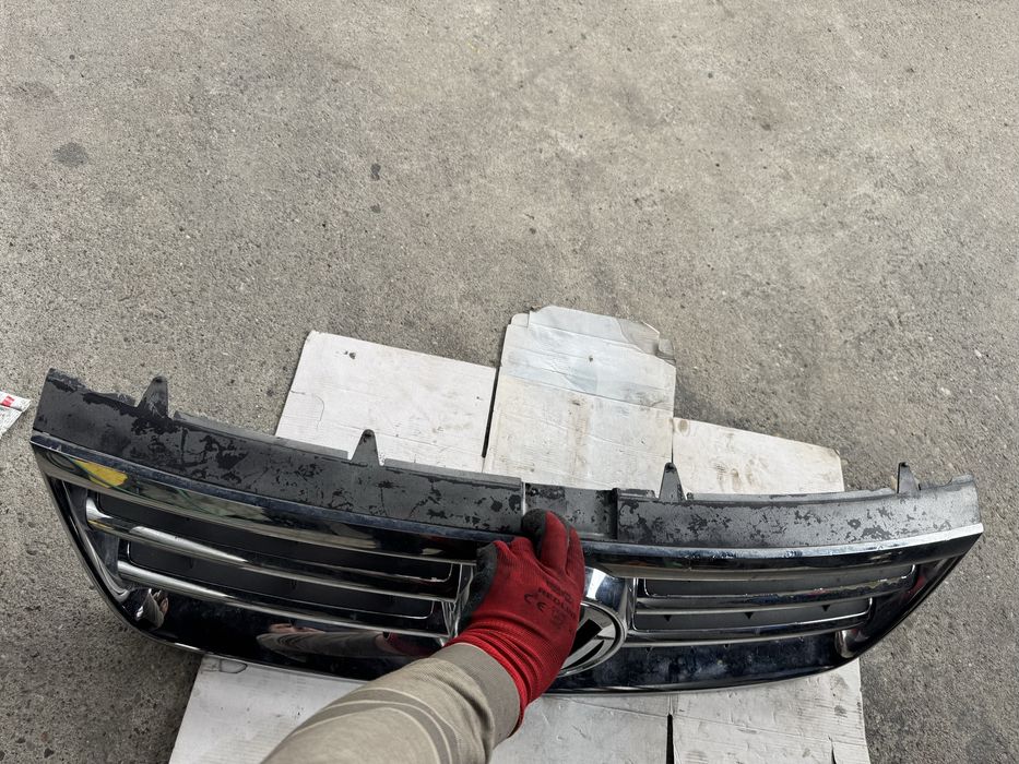 Grila centrala bara fata grila radiator cu sigla vw pt vw touareg 2005/2010 cod produs 7L6853651A