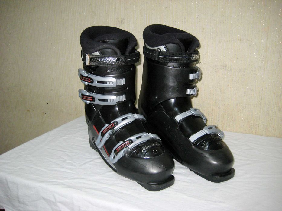 Горнолыжный ботинки NORDICA фирменный размер до 44  идеальном состоян
