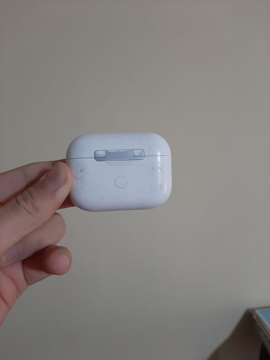 Продам  Apple AirPods