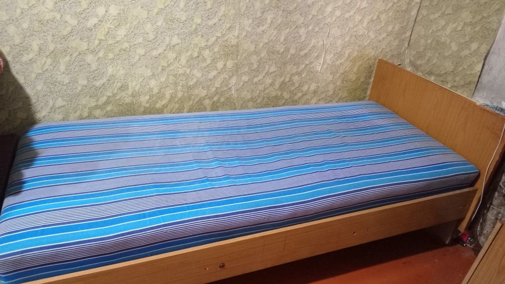 Кровать б/у  продам.