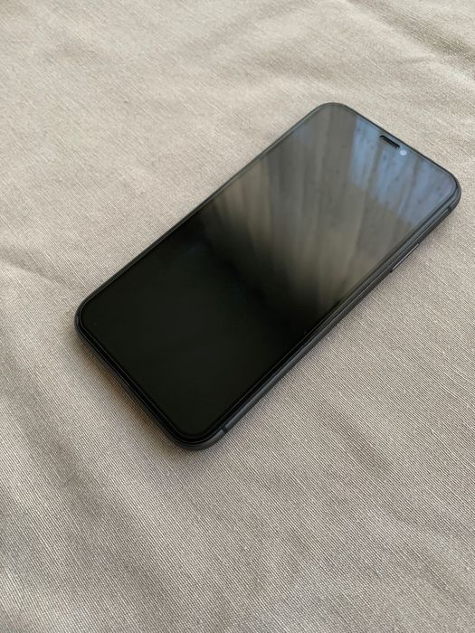 iPhone 11 black 64 GB