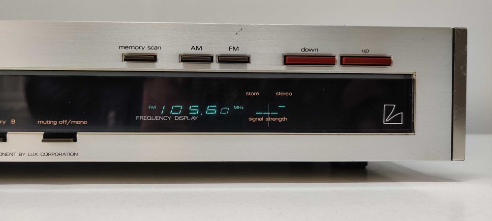 Luxman T 240 tuner radio de linie audio vintage pt amplificator