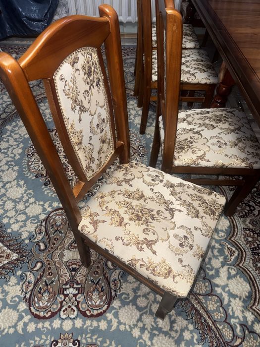 Гостинный стол и 12 стульев