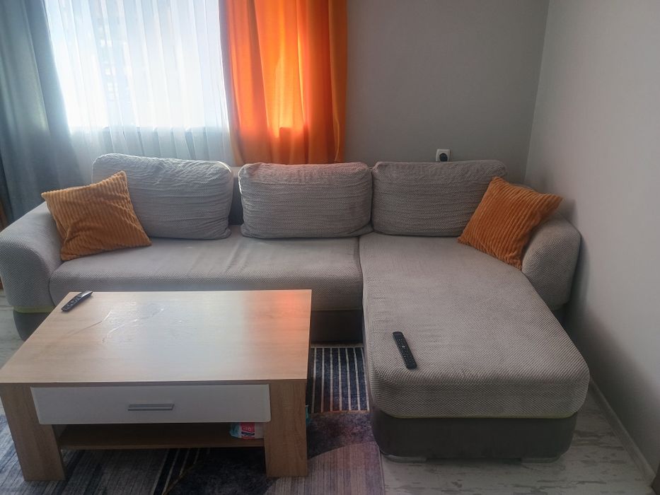 Ъглов диван сив цвят