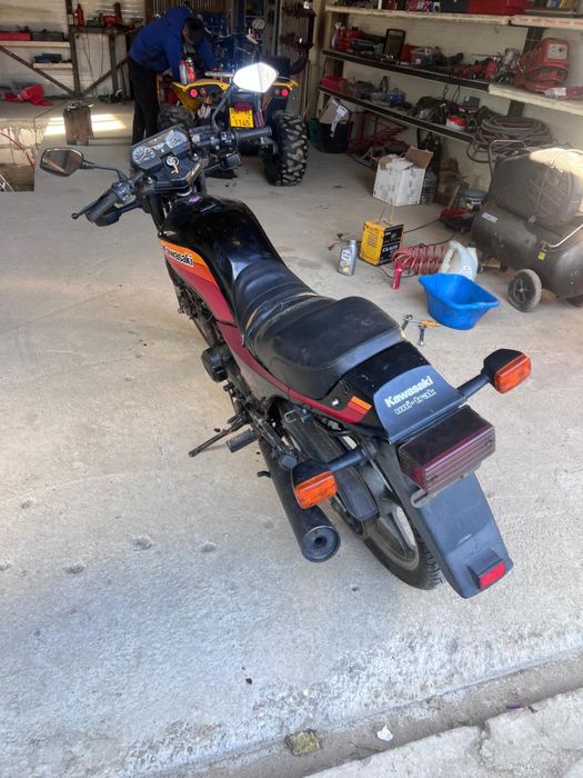 Motocicleta kawasaki gpz 305