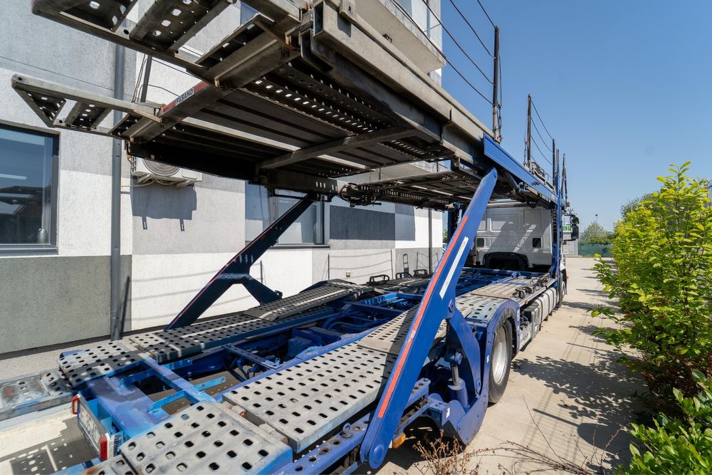 Transportor IVECO + platforma Fasano