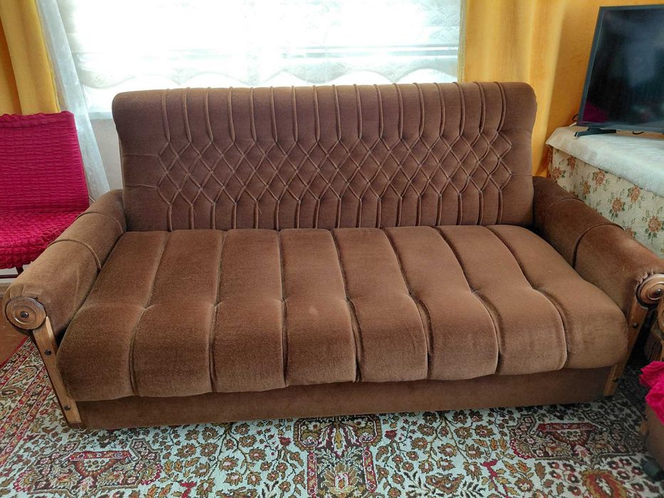 Разтегателен диван