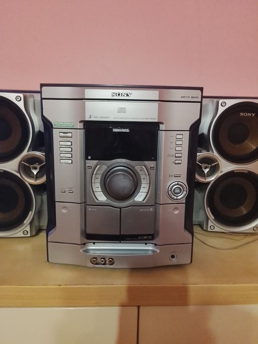 vând combină sony, perfect funcționale fara nici un defect. Preț 400 lei