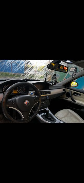 Vând BMW E90 320d . Preț Negociabil.