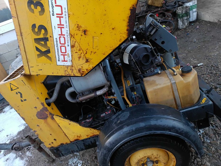 Vând compresor industrial