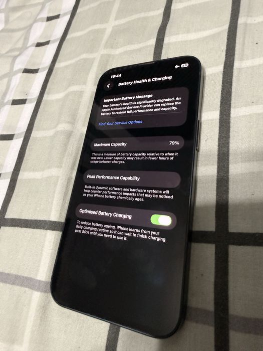 Vând iphone 14 impecabil