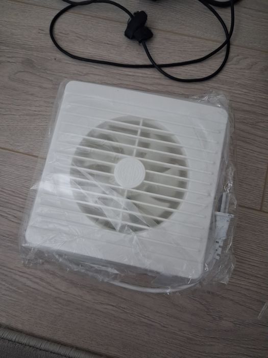 Продаётся вентилятор вытяжной 100мм