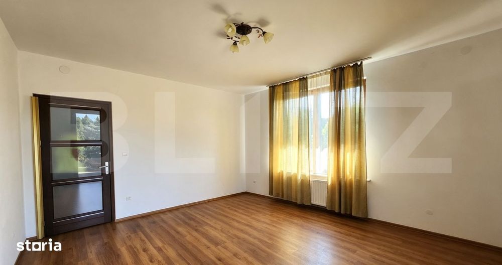 Apartament cu 3 camere, 80 mp, 3.000 mp teren, zona Reghin — fotografia 3