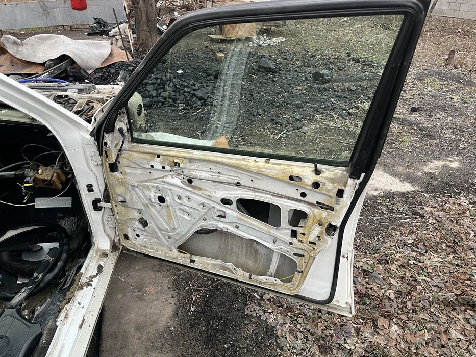 Продаются двери на 124 уневерсал