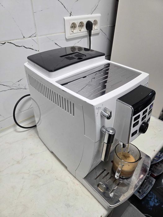 Espressor Automat DeLonghi Magnifica S ECAM 13.123.W Aparat cu Cafea Boabe