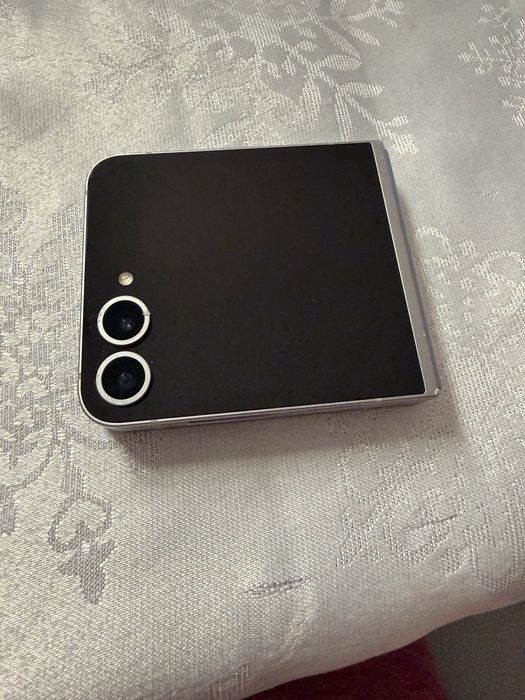 Samsung Z Flip 6