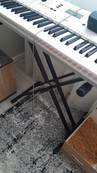 Синтезатор Yamaha EZ-300 с функцией обучения + подставка (комплект)