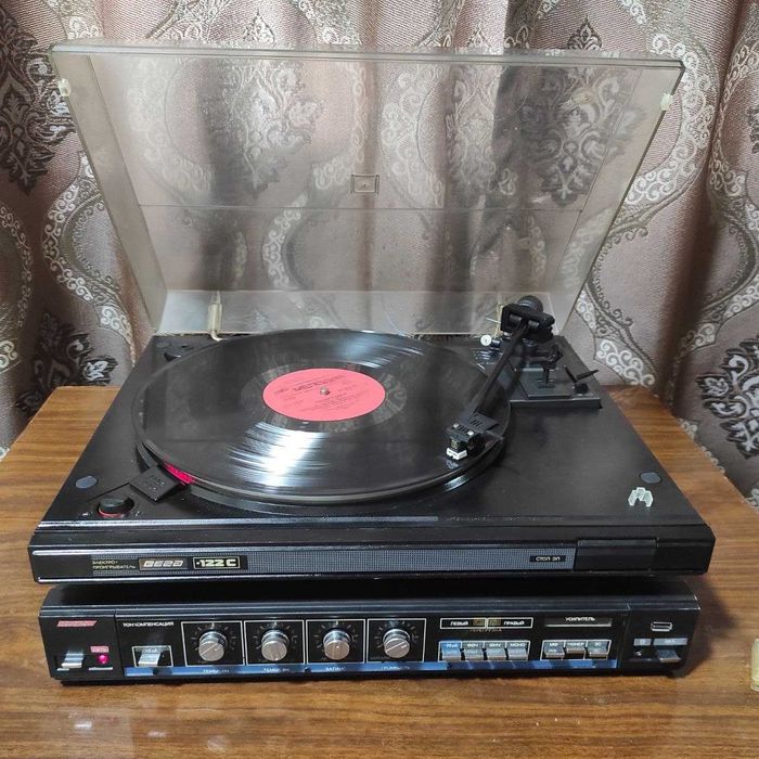 Музыкальный центр Вега.