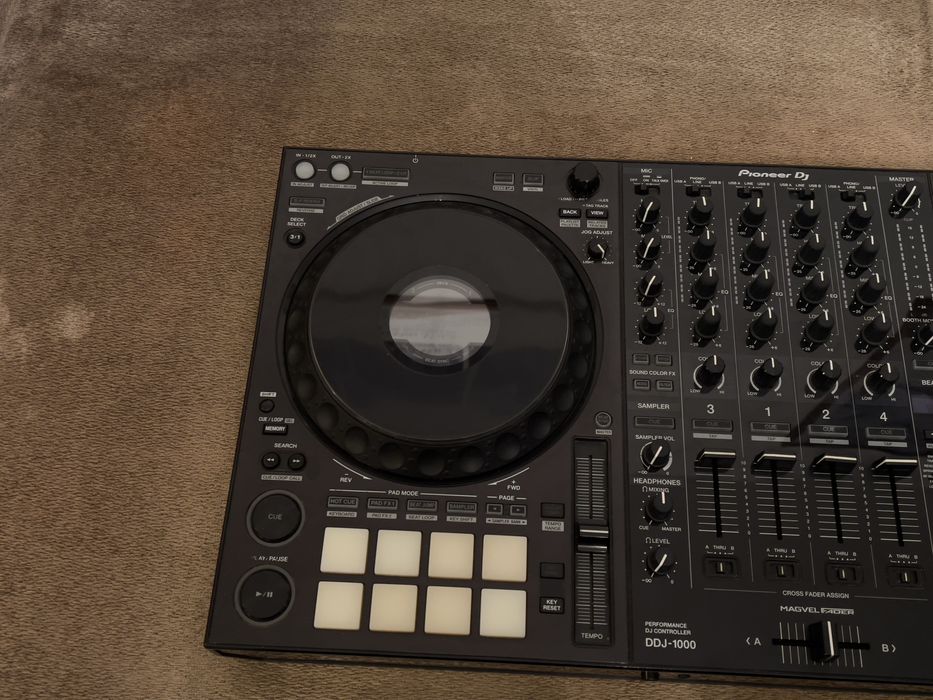 DJ пулт/контролер Pioneer DDJ 1000 с чанта