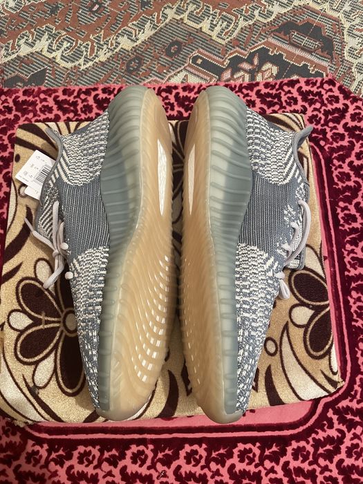 Adidas Yeezy Boost 350 V2 în nuanța "Israfil"