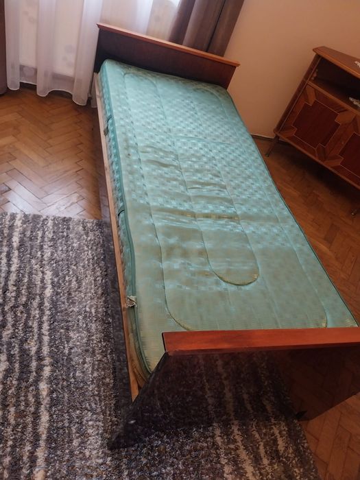 Vand 2 paturi de o persoana