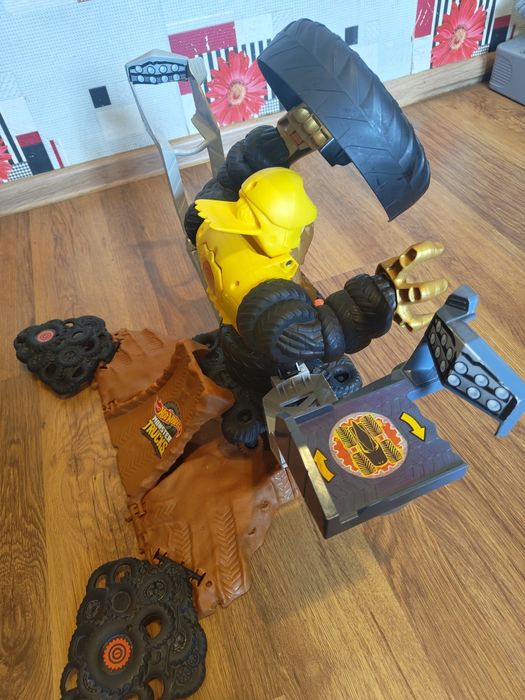 Hot wheels Megarex vs Crashzilla