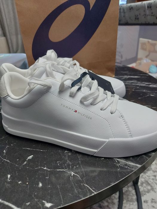 Tommy Hilfiger сникърси