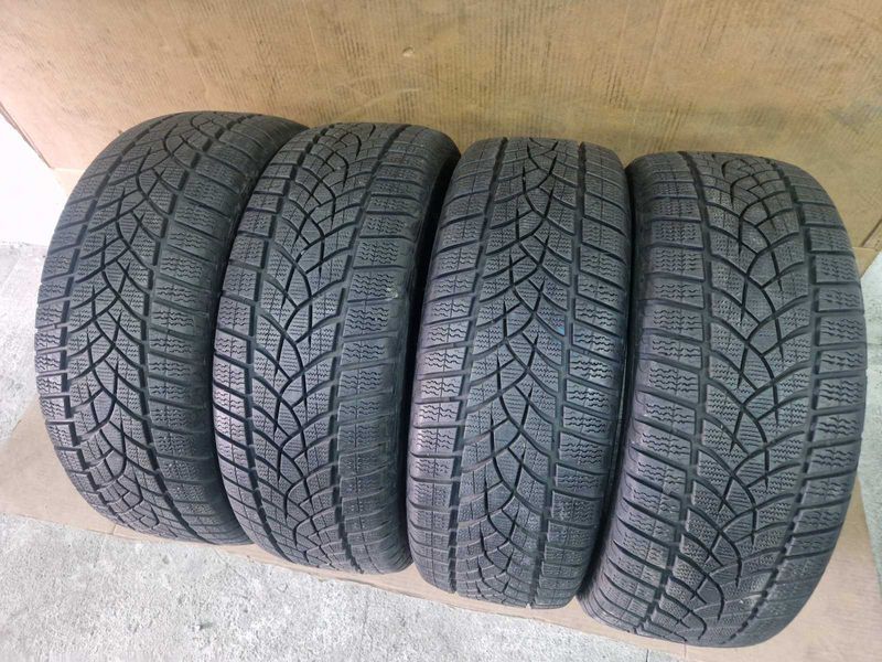4 Bridgestone R18 235/55
зимни гуми DOT3720