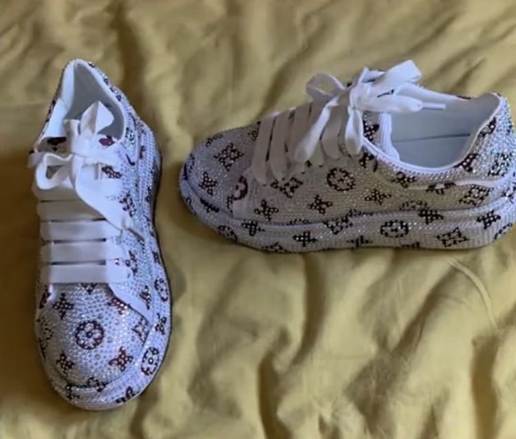 Кроссовки женские