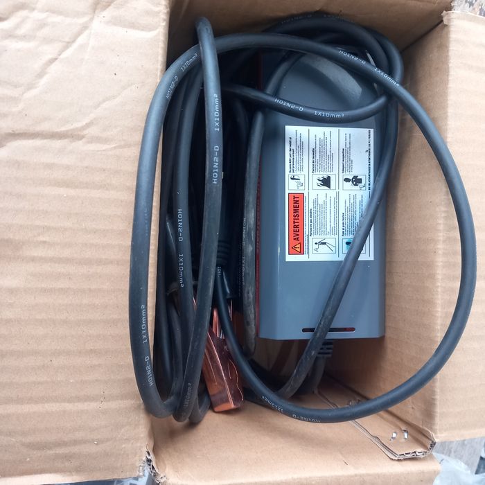 Aparat de sudura,este în stare perfecta,a fost folosit o singură data