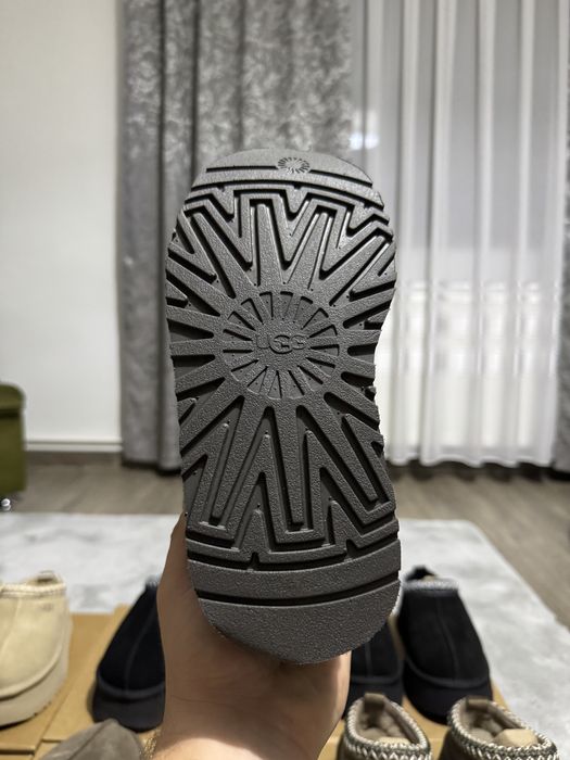 Vand ugg marimea 36, 37, 38 pe culoarea crem, maro si negru