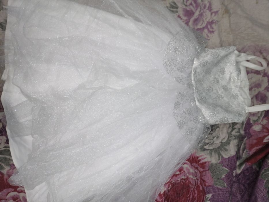 Ұлттық киiмдер қыз балаға