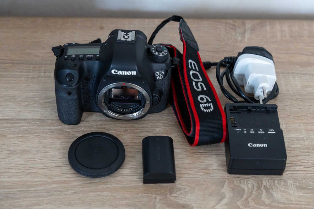 Продавам фотоапарат Canon EOS 6D