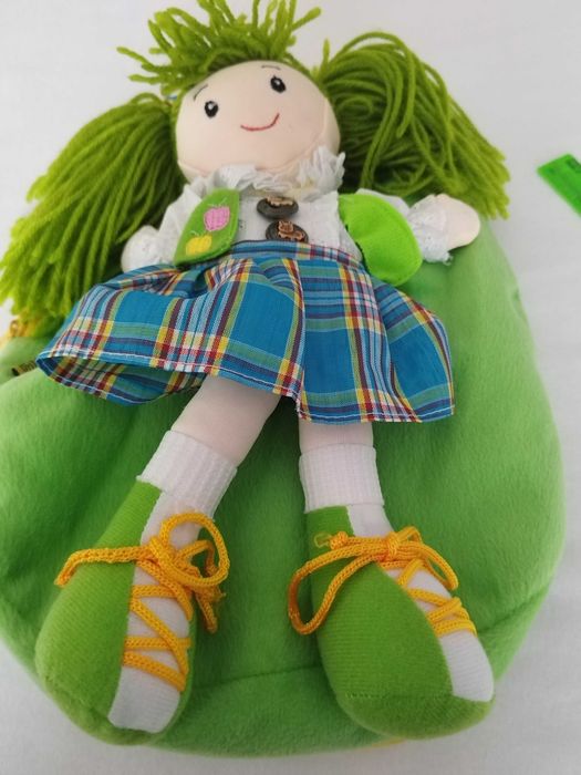 Rucsac cu o papusa aplicata