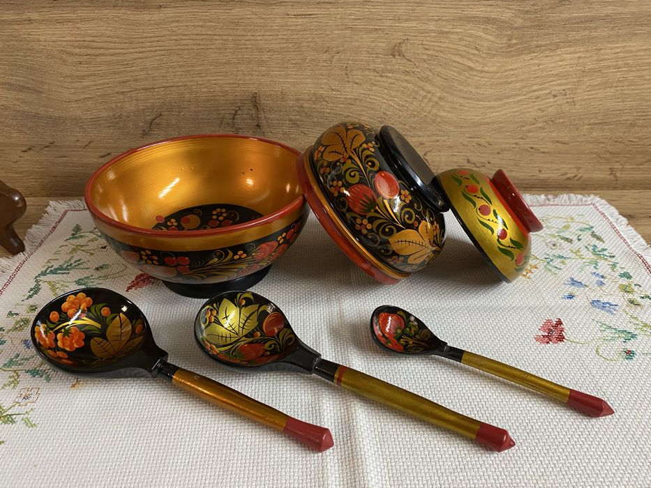 Ръчно русувани руски дървени купички с лъжички