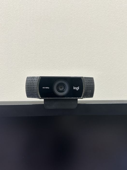 Продам веб-камеру Logitech C922 Pro Stream.