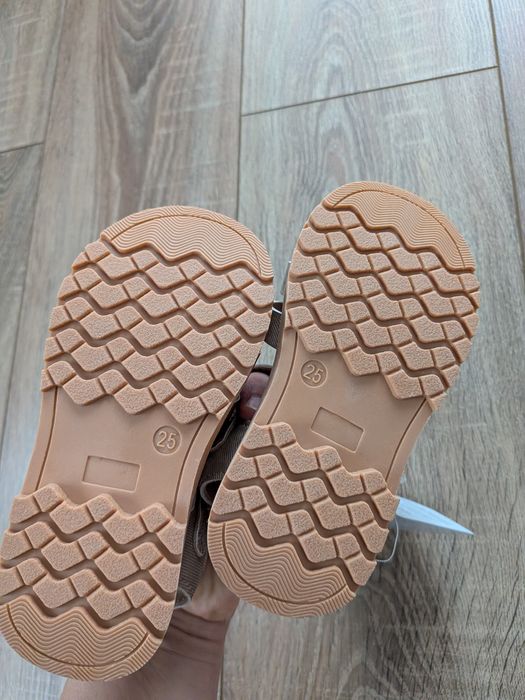 Vand sandale noi mar 25