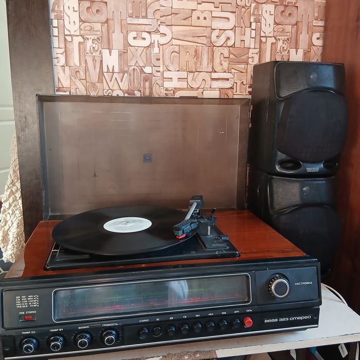 Продам проигрыватель пластинок вега 323 и ноктюрн