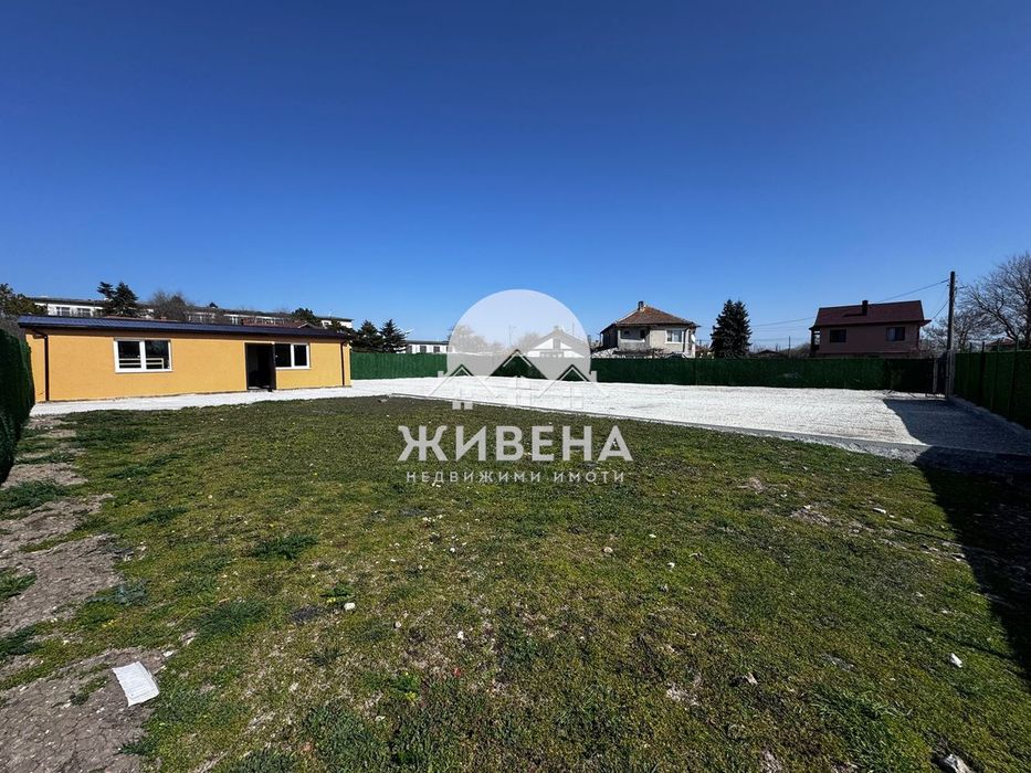 Продавам къща с парцел в центъра на с. Българево