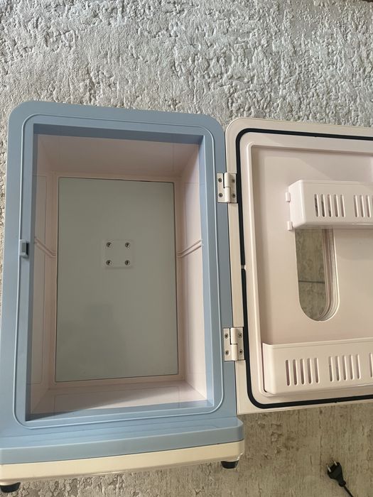 Minifrigider Electric