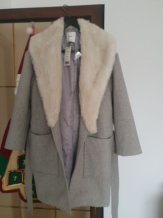 Palton cu blana,este detașabilă.