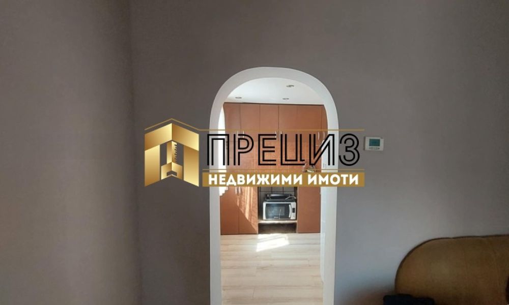 Продажба Къща гр. Шумен - Басейна 40m² и двор 80m²