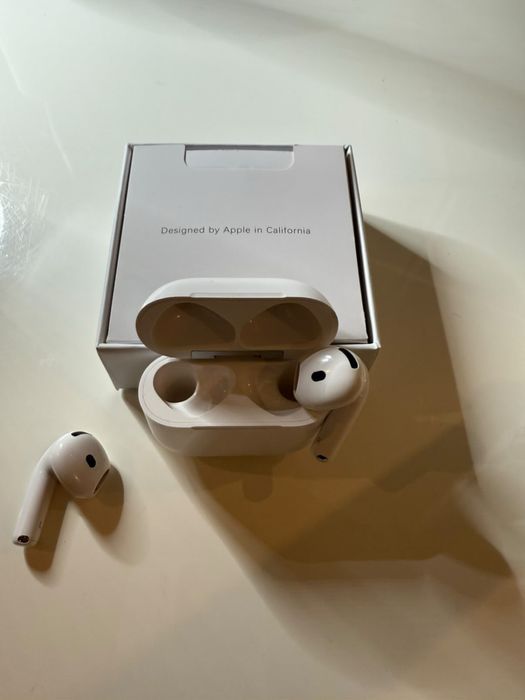 Apple AirPods 4