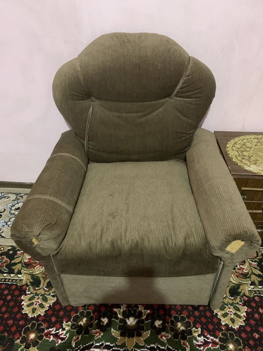 Срачна прадайотса диван и два кресла састаяние хароший