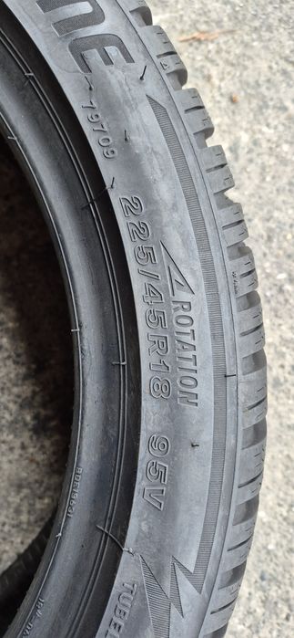2 anvelope iarna ca noi runflat Bridgestone 225/45/18.Pret/buc