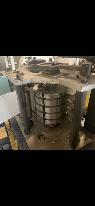 Машина за производство на салфетки