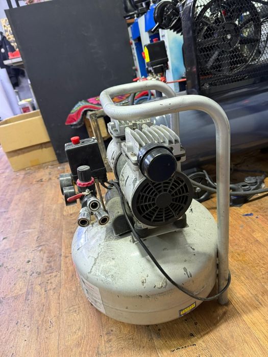 Воздушный компрессор 24 л — рабочий, недорого