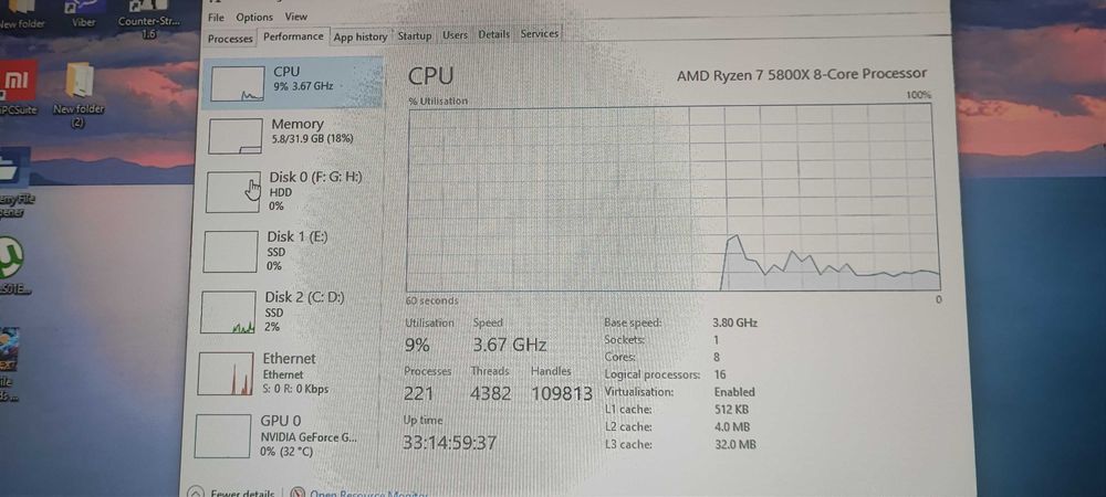 Геймърски компютър и монитор ASUS